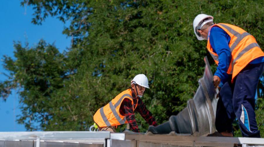 Professional gutter cleaning in Plains, KS
